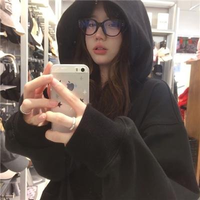 她满级锦鲤，你惹她干嘛